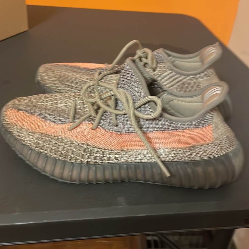Yeezy Boost 350 V2 - Picture 6 of 7